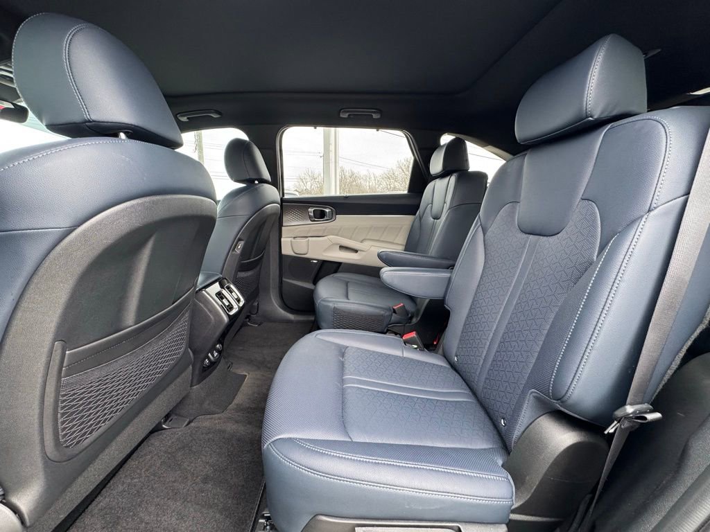 Used 2023 Kia Sorento SX Prestige image 9