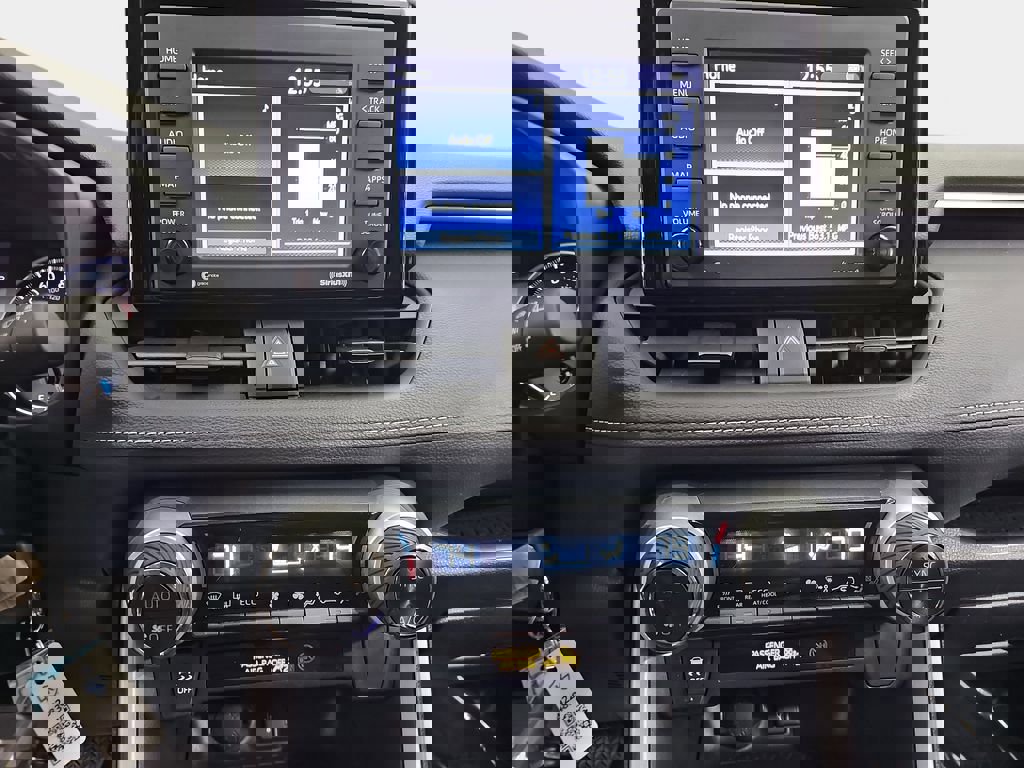 Used 2022 Toyota RAV4 LE image 22