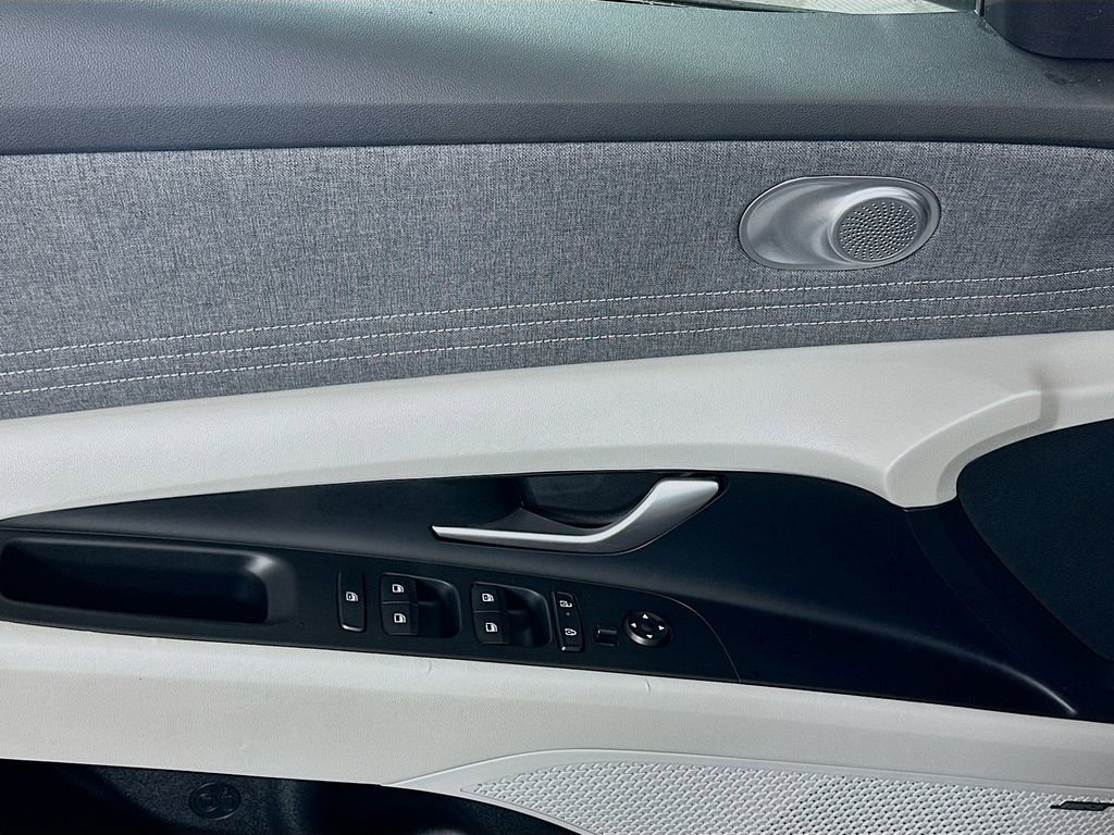 Certified 2024 Hyundai Elantra Limited image 18