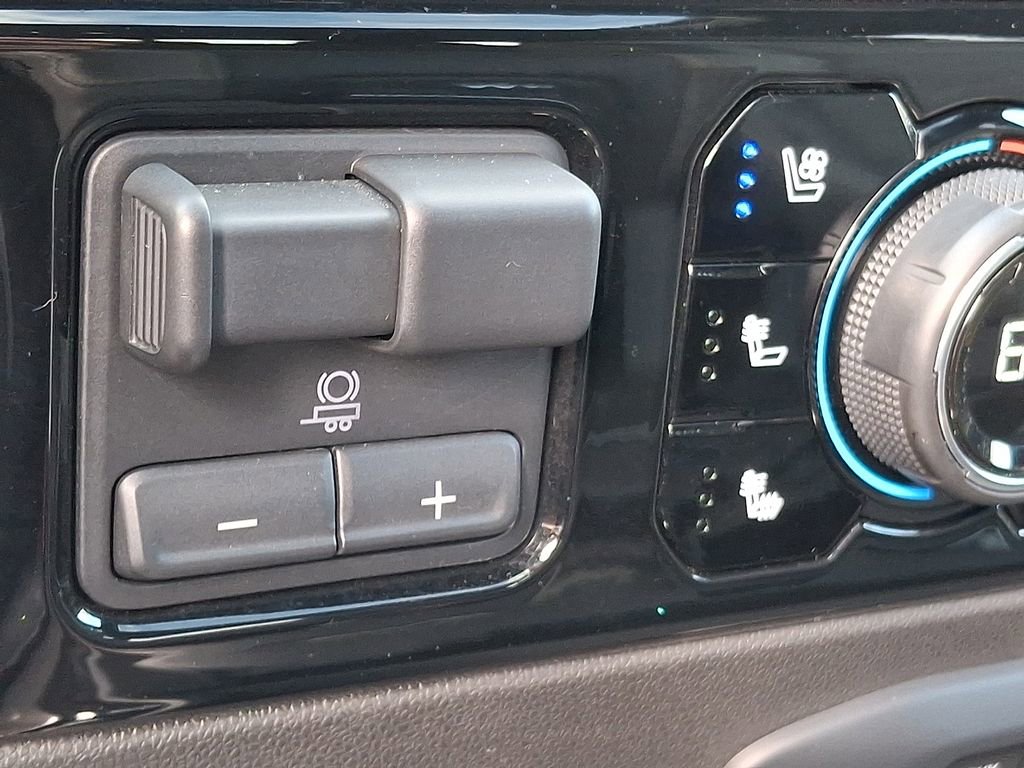 Used 2024 Chevrolet Silverado 2500 ZR2 w/ Technology Package image 21