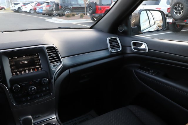 Used 2021 Jeep Grand Cherokee Laredo image 25