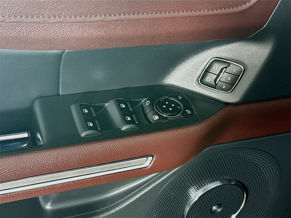 Used 2024 Ford Expedition Max Limited image 24