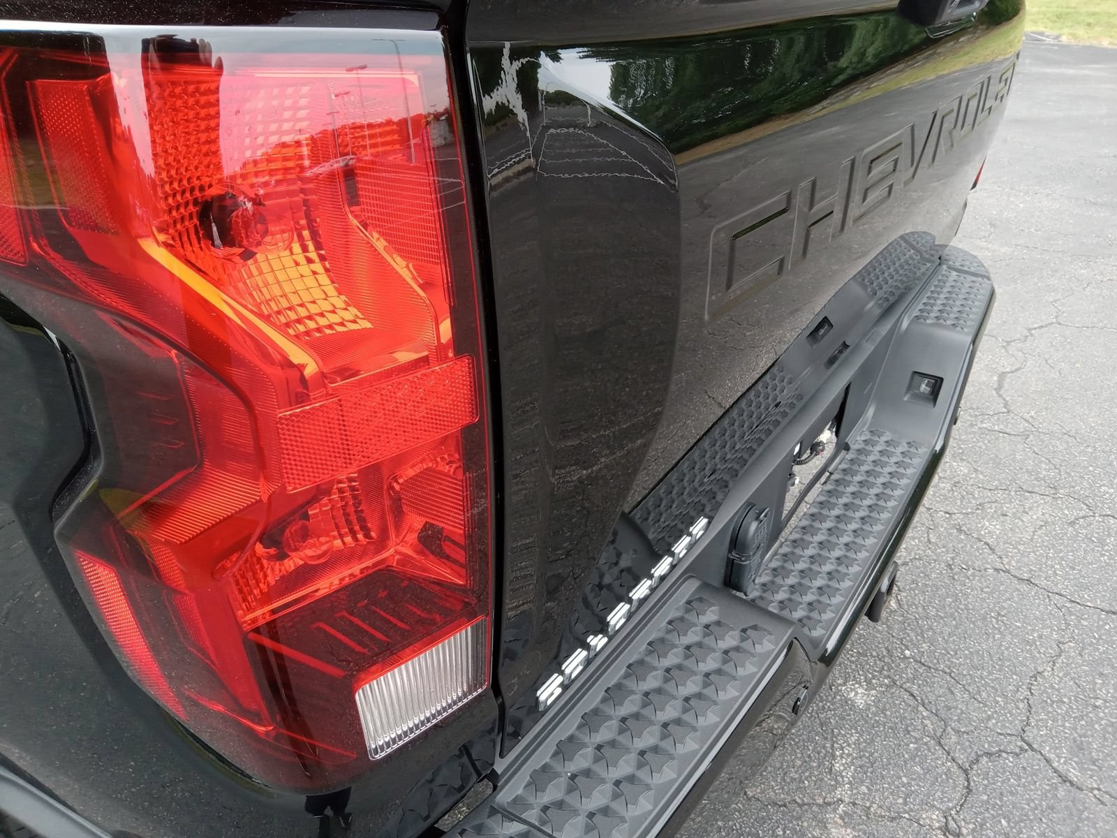 Used 2025 Chevrolet Colorado Trail Boss AWD/4WD image 9