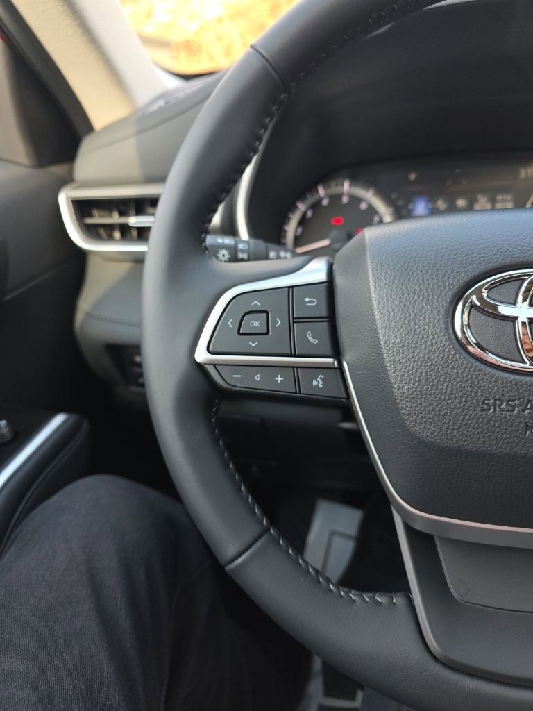 Certified 2026 Toyota Highlander XLE image 26