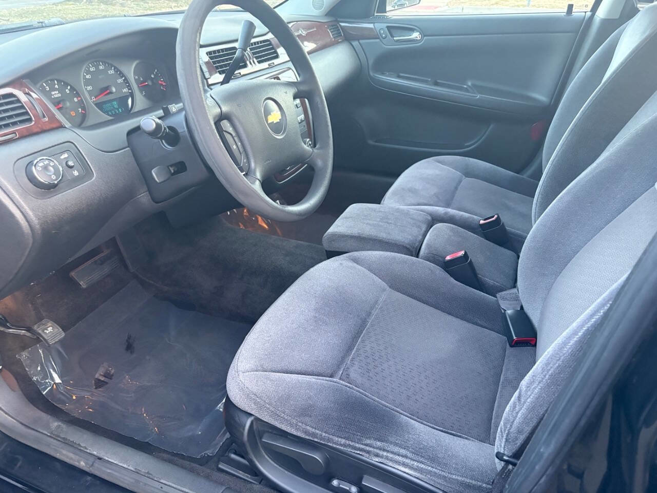 Used 2010 Chevrolet Impala LS FWD image 12