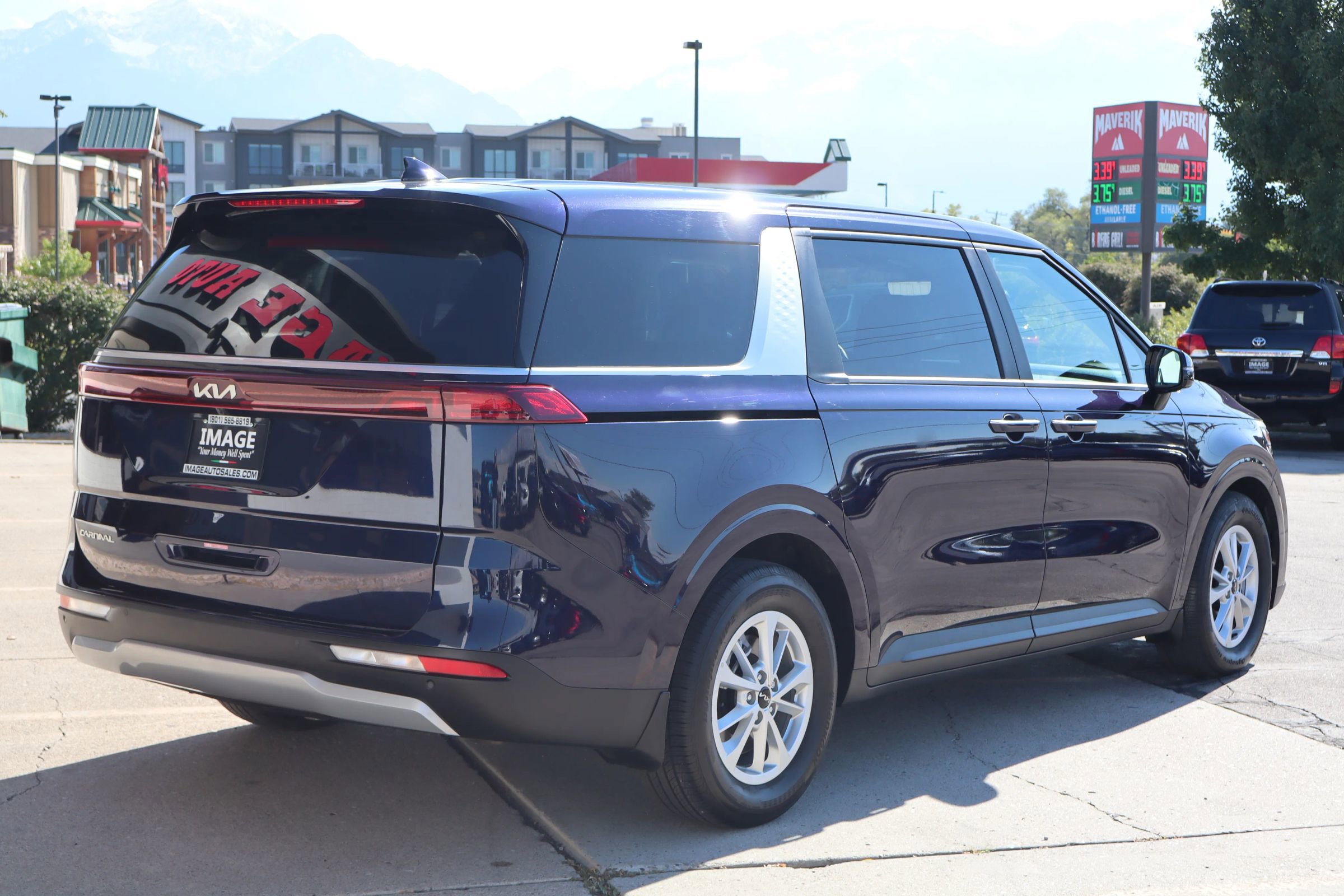 Used 2024 Kia Carnival LX image 8