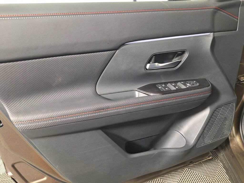 Used 2026 Nissan Kicks SR FWD image 29