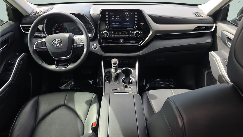 Used 2021 Toyota Highlander XLE image 14