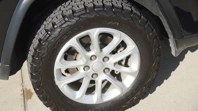 Certified 2021 Jeep Grand Cherokee Laredo image 11