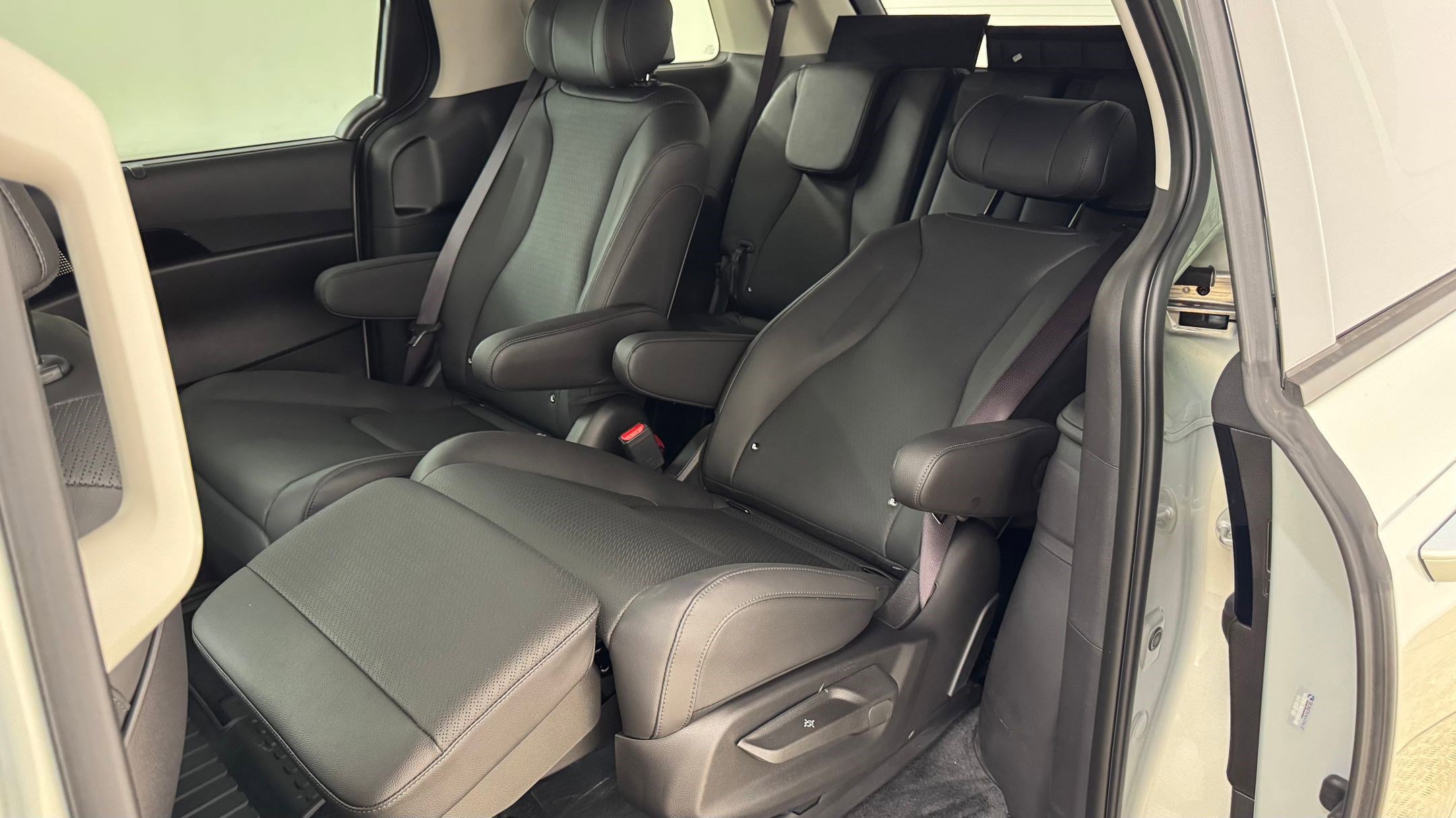 Used 2026 Kia Carnival SX Prestige image 15