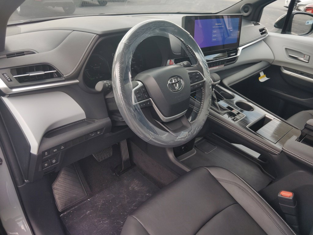 New 2026 Toyota Sienna XSE AWD/4WD image 7