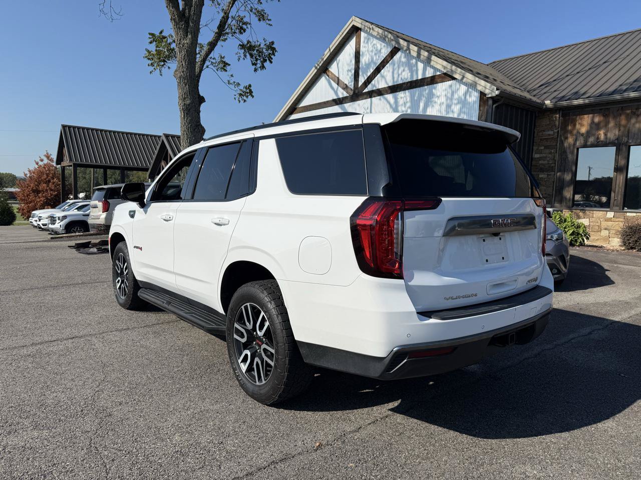 Used 2024 GMC Yukon AT4 w/ Technology Package AWD/4WD image 3
