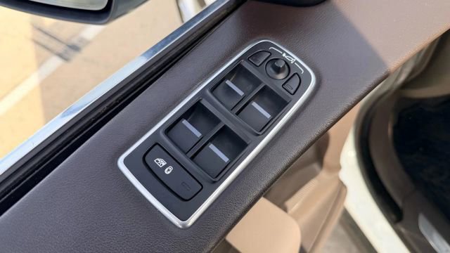 Used 2019 Jaguar F-PACE Prestige image 13