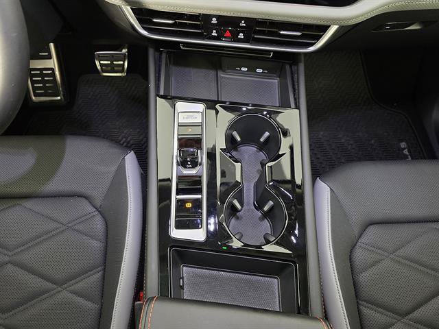 Used 2024 Volkswagen Atlas Peak Edition SEL AWD/4WD image 43