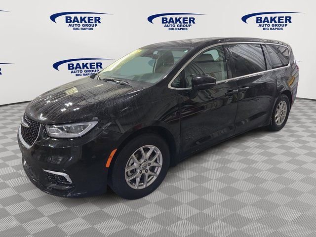 Used 2024 Chrysler Pacifica Touring-L image 8