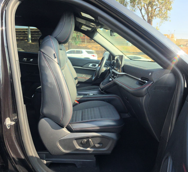 Certified 2025 Ford Explorer ST-Line AWD/4WD image 15