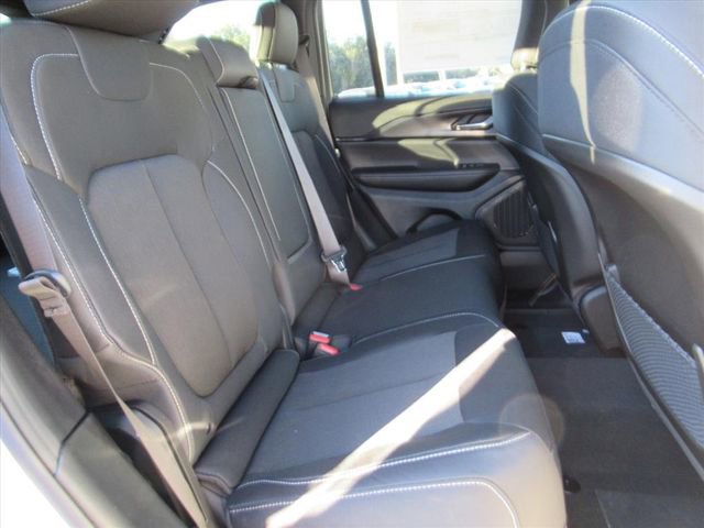 New 2025 Jeep Grand Cherokee Laredo image 27