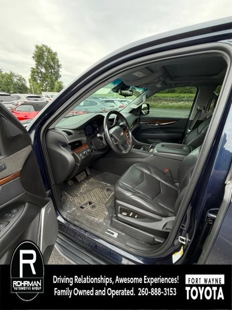 Used 2019 Cadillac Escalade Luxury AWD/4WD image 11