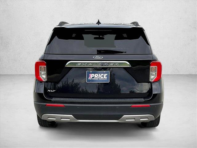 Used 2023 Ford Explorer XLT w/ Equipment Group 202A RWD image 4