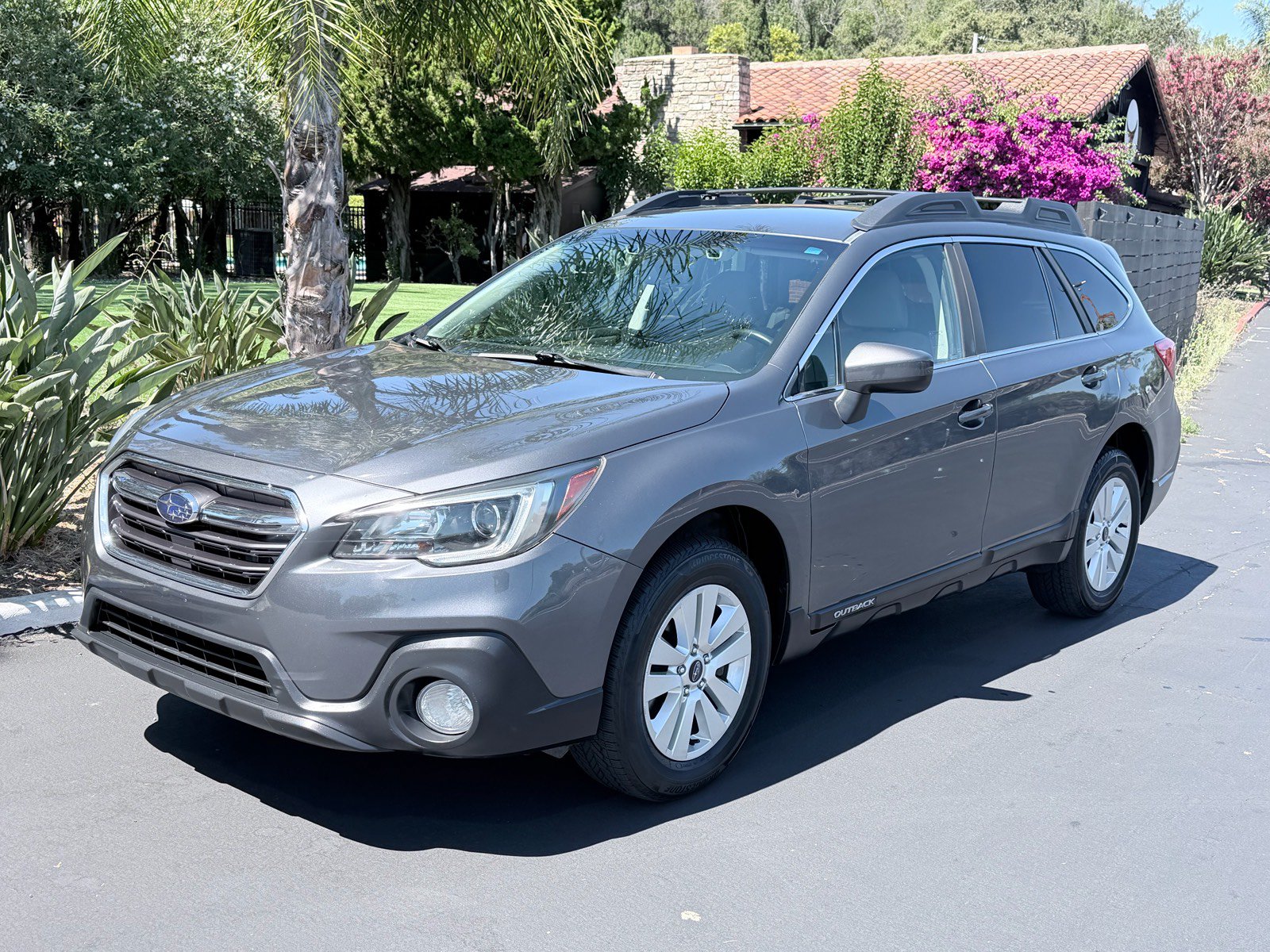 Used 2019 Subaru Outback 2.5i Premium AWD/4WD image 1
