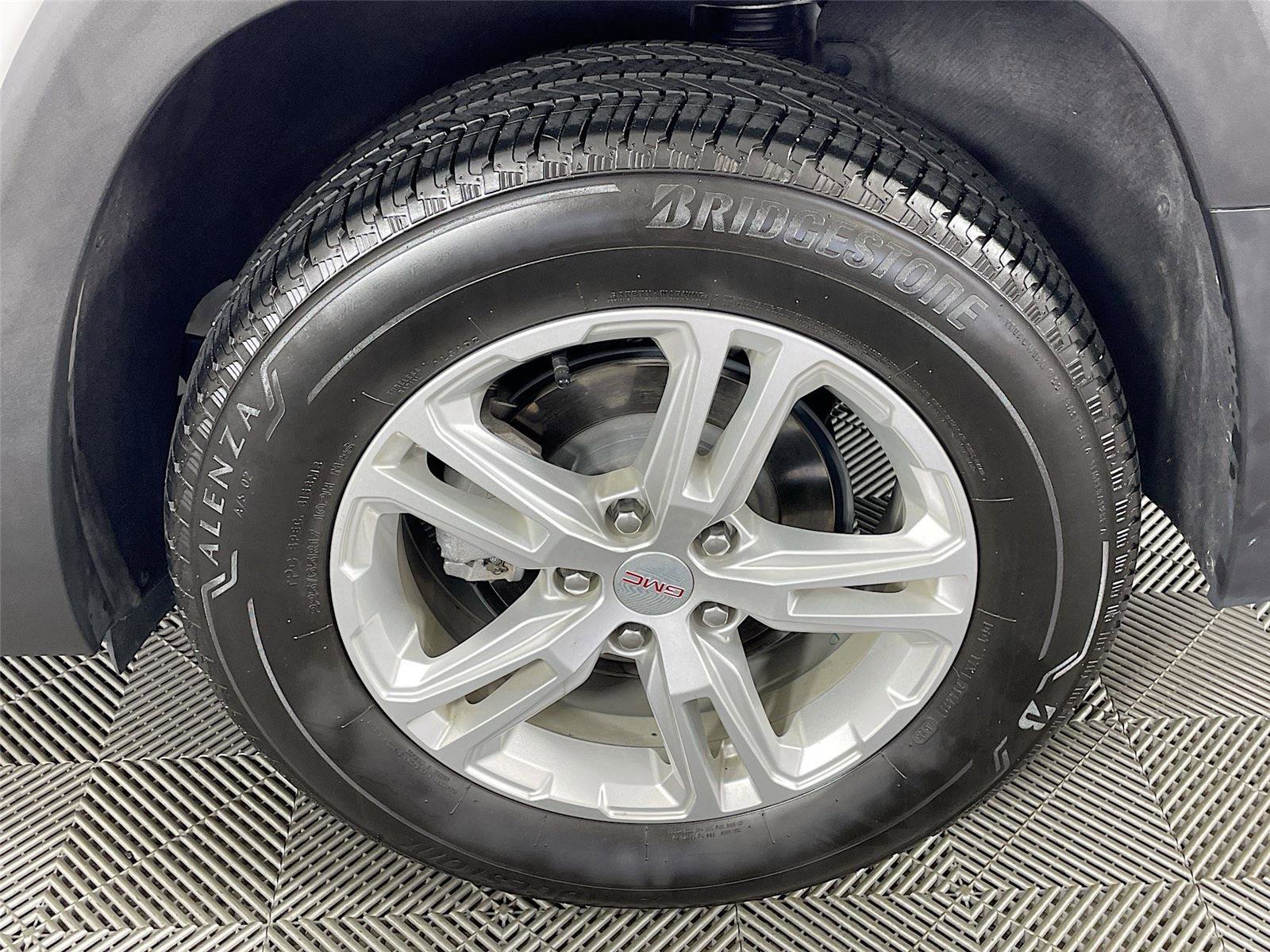 Used 2023 GMC Terrain SLE w/ Driver Convenience Package image 34