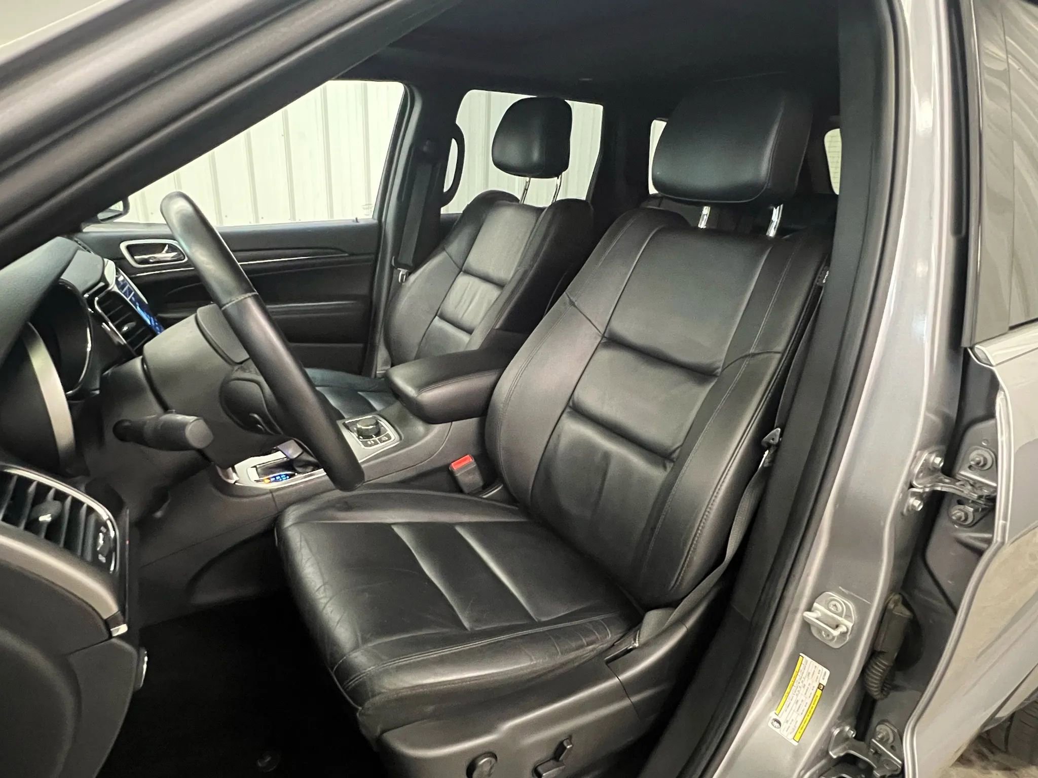 Used 2019 Jeep Grand Cherokee Limited image 3