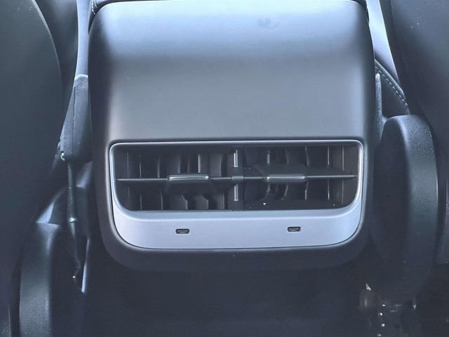 Used 2022 Tesla Model Y Long Range image 19