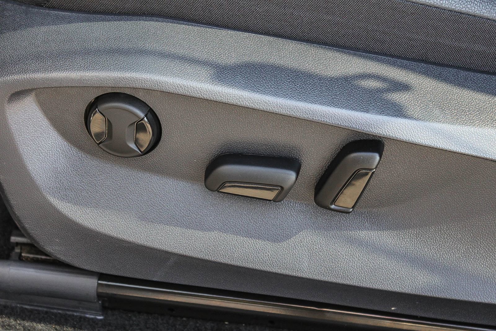 Used 2024 Volkswagen Tiguan Wolfsburg Edition image 23