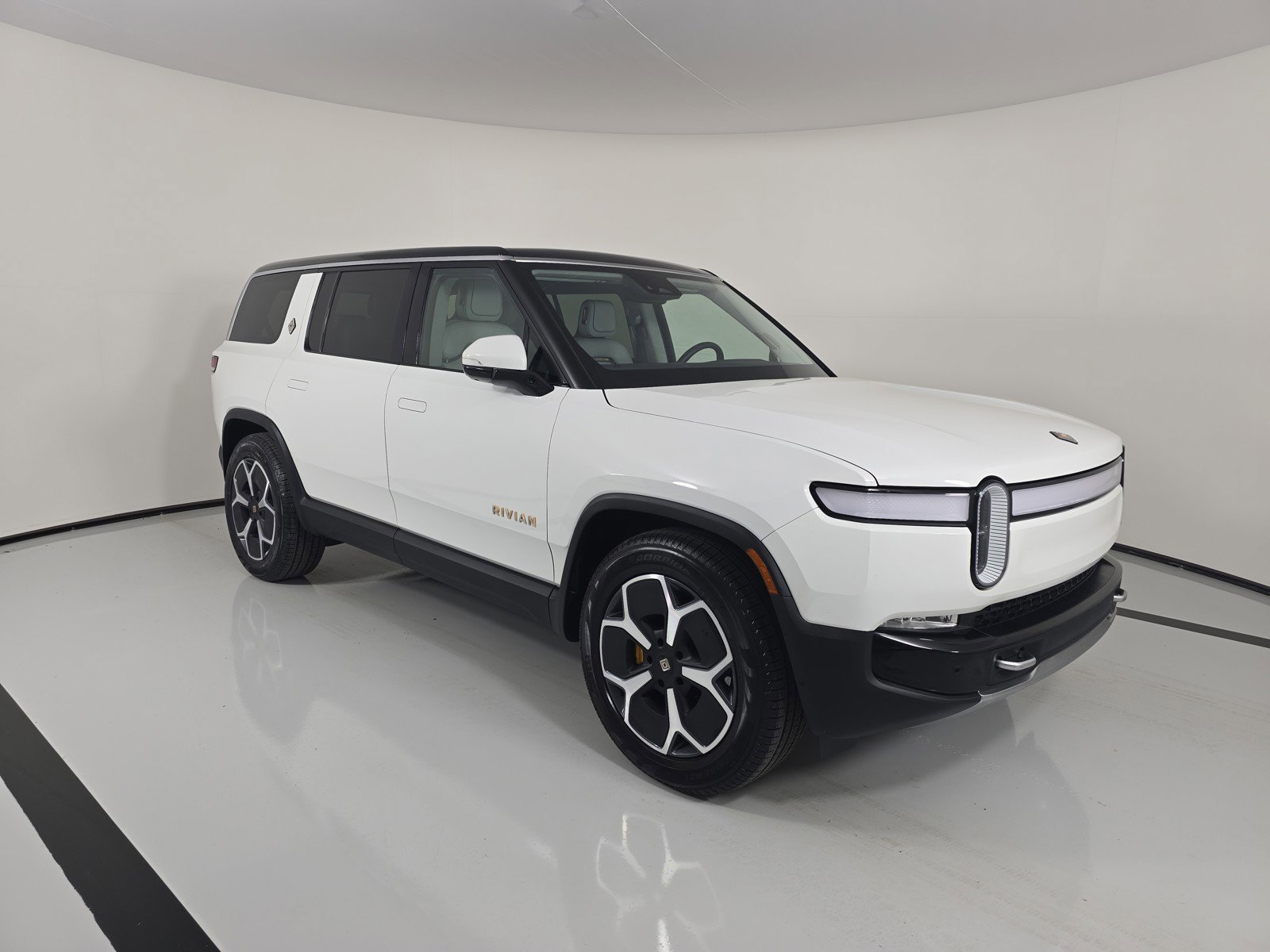 Used 2023 Rivian R1S Adventure image 7