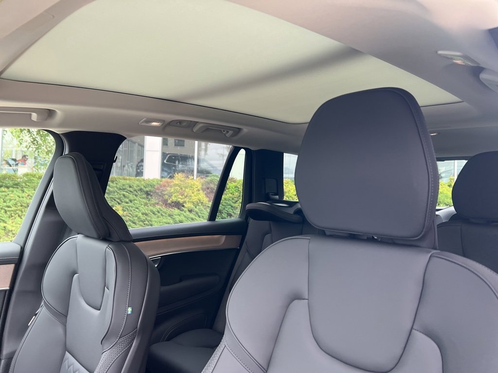 New 2026 Volvo XC90 B6 Plus w/ Protection Package Premier image 16