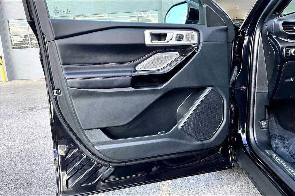 Used 2022 Ford Explorer Platinum w/ Equipment Group 601A image 22
