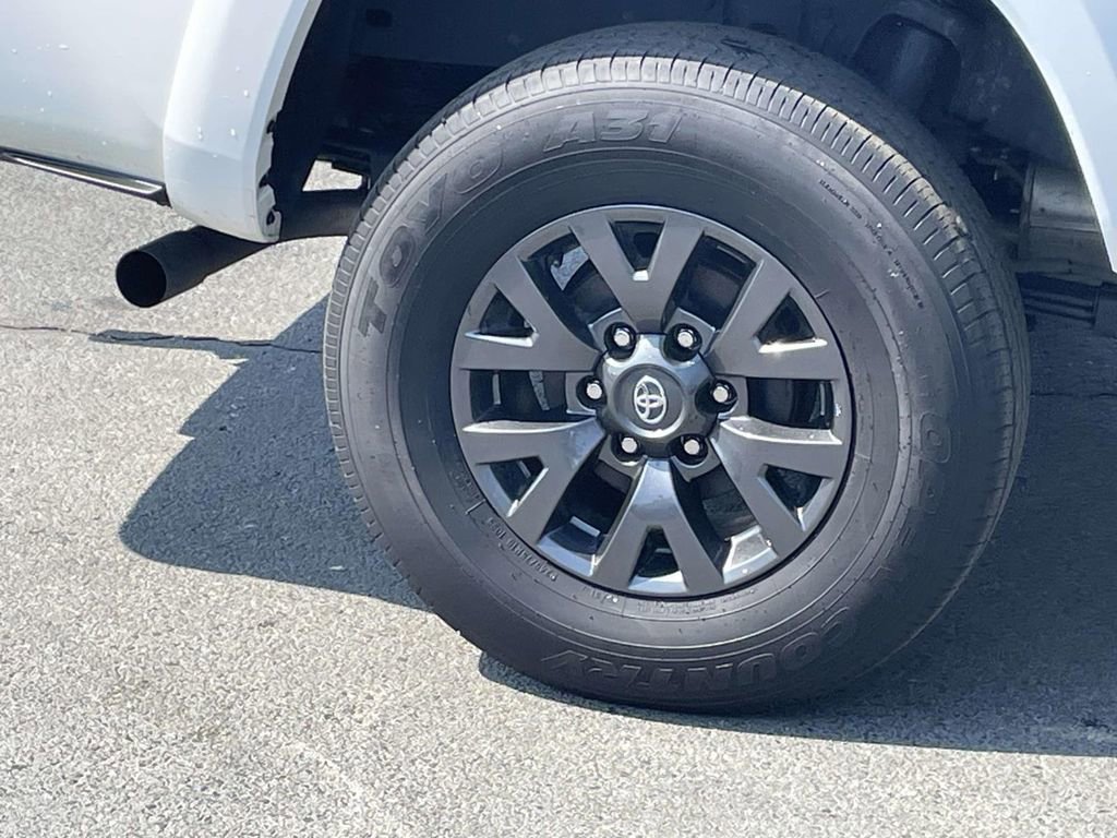 Used 2023 Toyota Tacoma SR5 w/ Technology Package image 33
