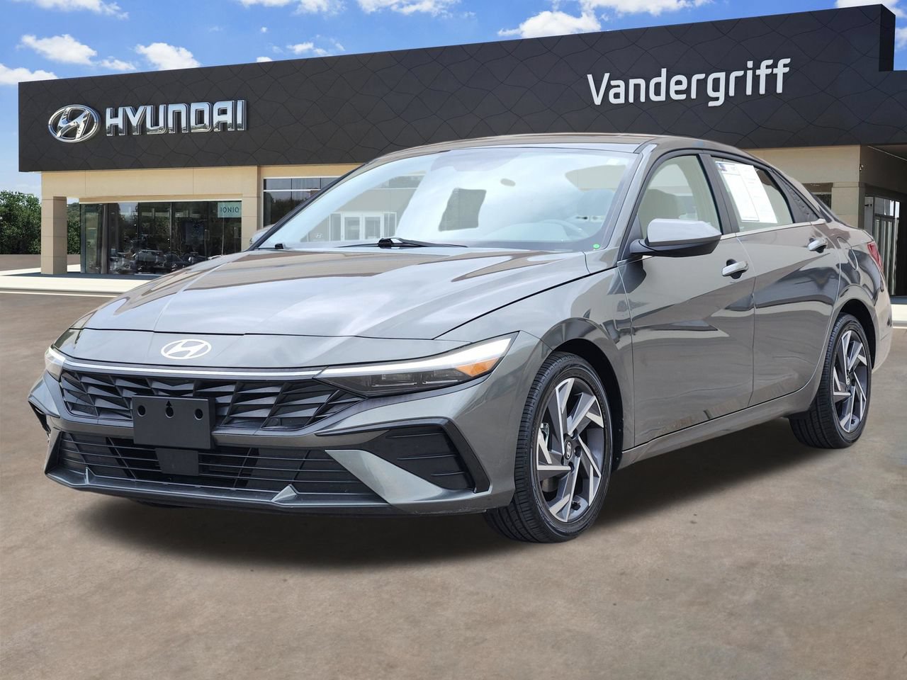 Used 2025 Hyundai Elantra SEL FWD image 2