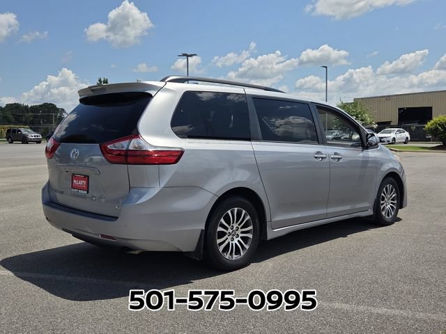Used 2018 Toyota Sienna XLE w/ XLE Navigation Package FWD image 5