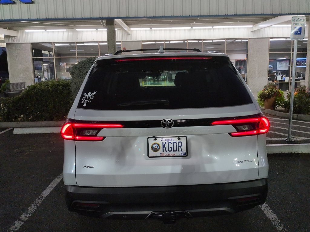 Used 2024 Toyota Grand Highlander AWD image 5