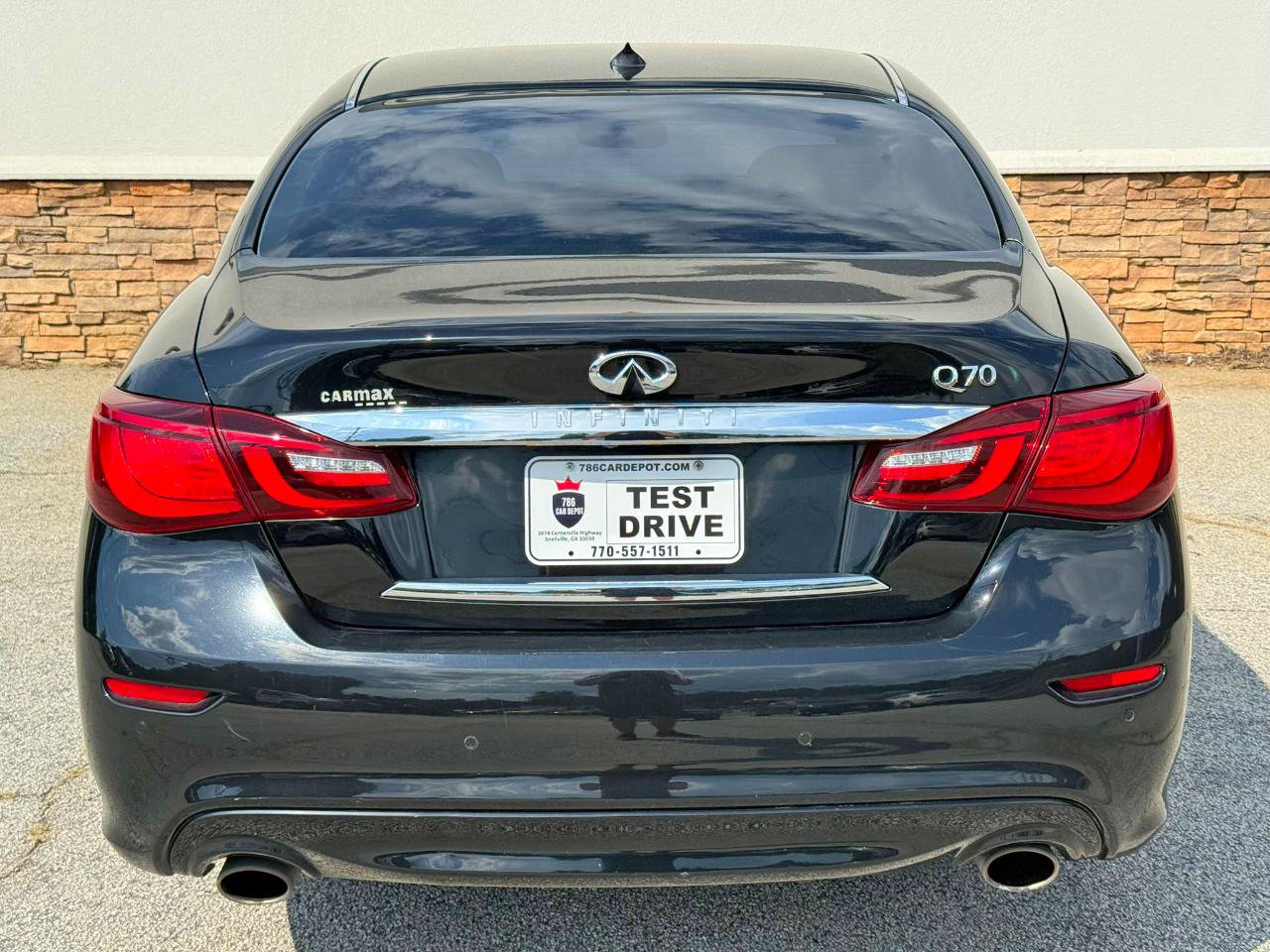 Used 2018 INFINITI Q70 Luxe RWD image 6