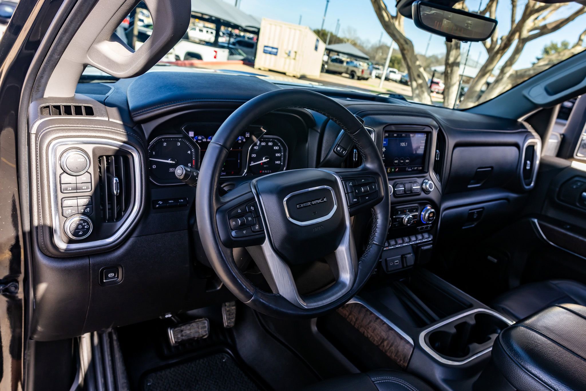 Used 2023 GMC Sierra 2500 Denali w/ Denali Black Diamond Edition image 17