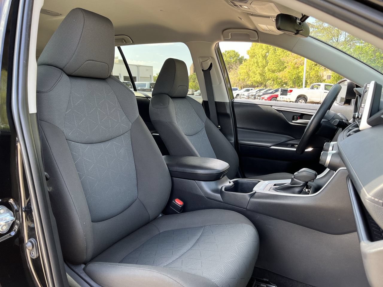 Used 2025 Toyota RAV4 XLE FWD image 25