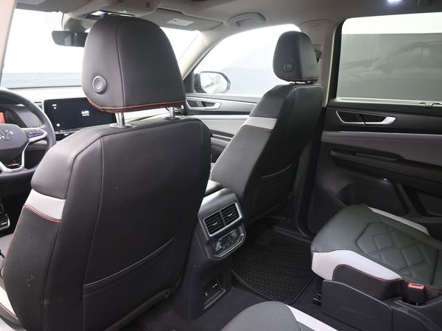 New 2026 Volkswagen Atlas Peak Edition image 2