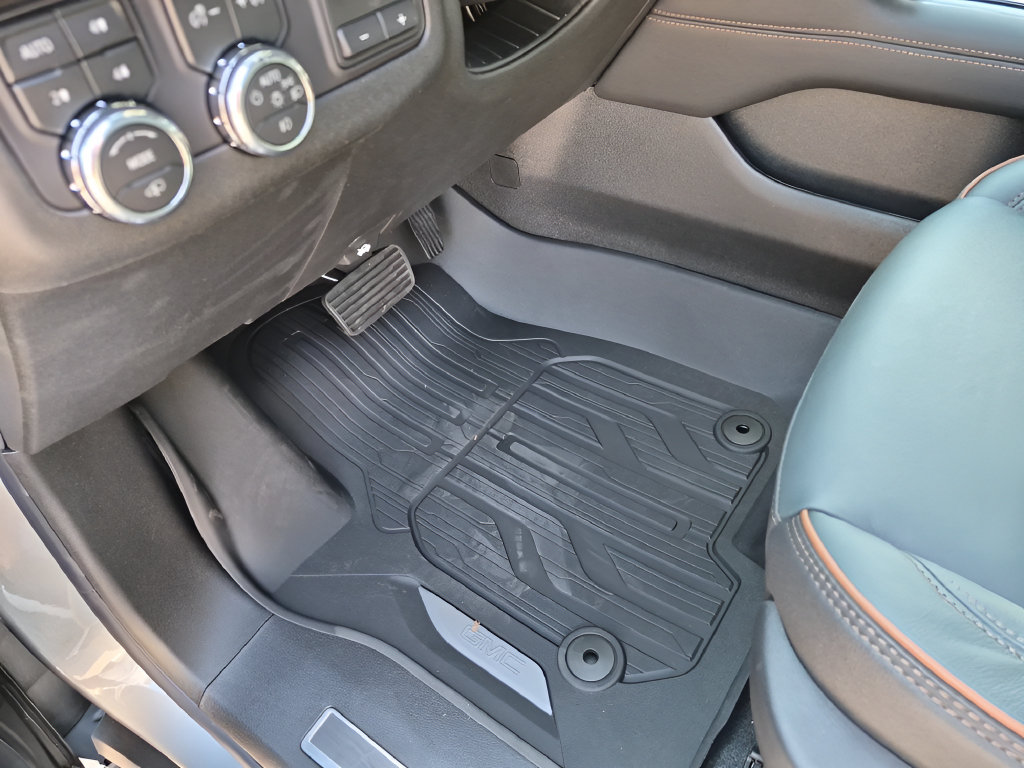 New 2026 GMC Yukon AT4 w/ AT4 Premium Plus Package AWD/4WD image 19