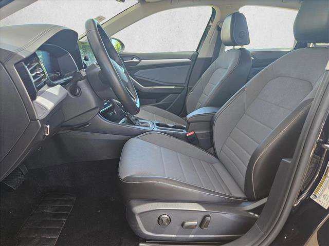 Used 2025 Volkswagen Jetta SE image 15