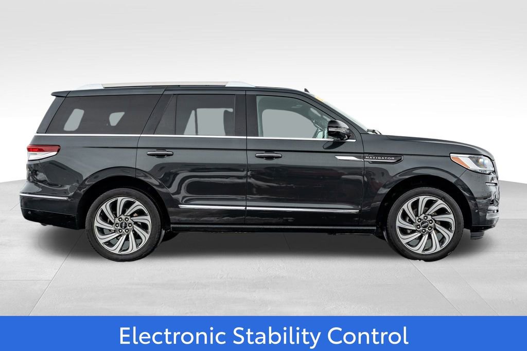 Used 2023 Lincoln Navigator Reserve image 8