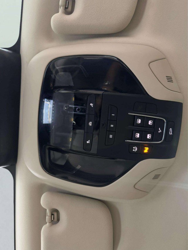 Used 2017 Maserati Levante S image 28