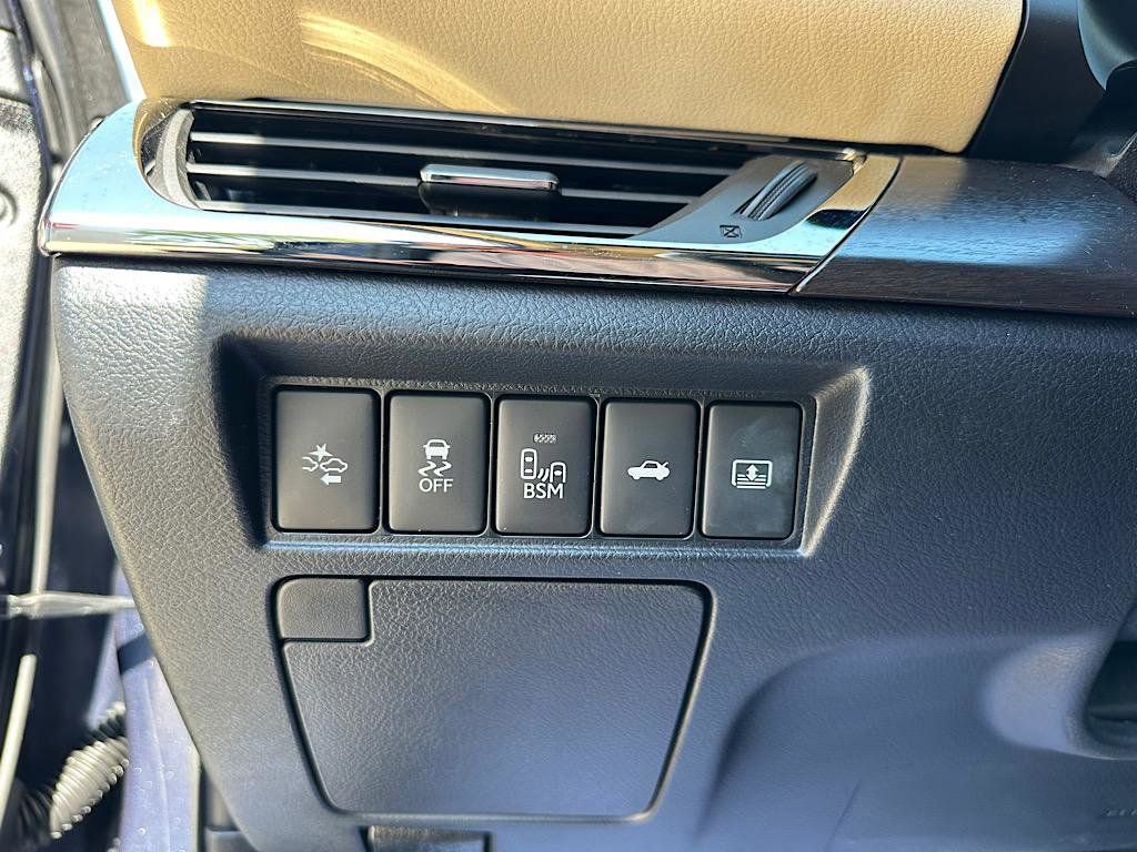 Certified 2017 Toyota Avalon Limited FWD image 21