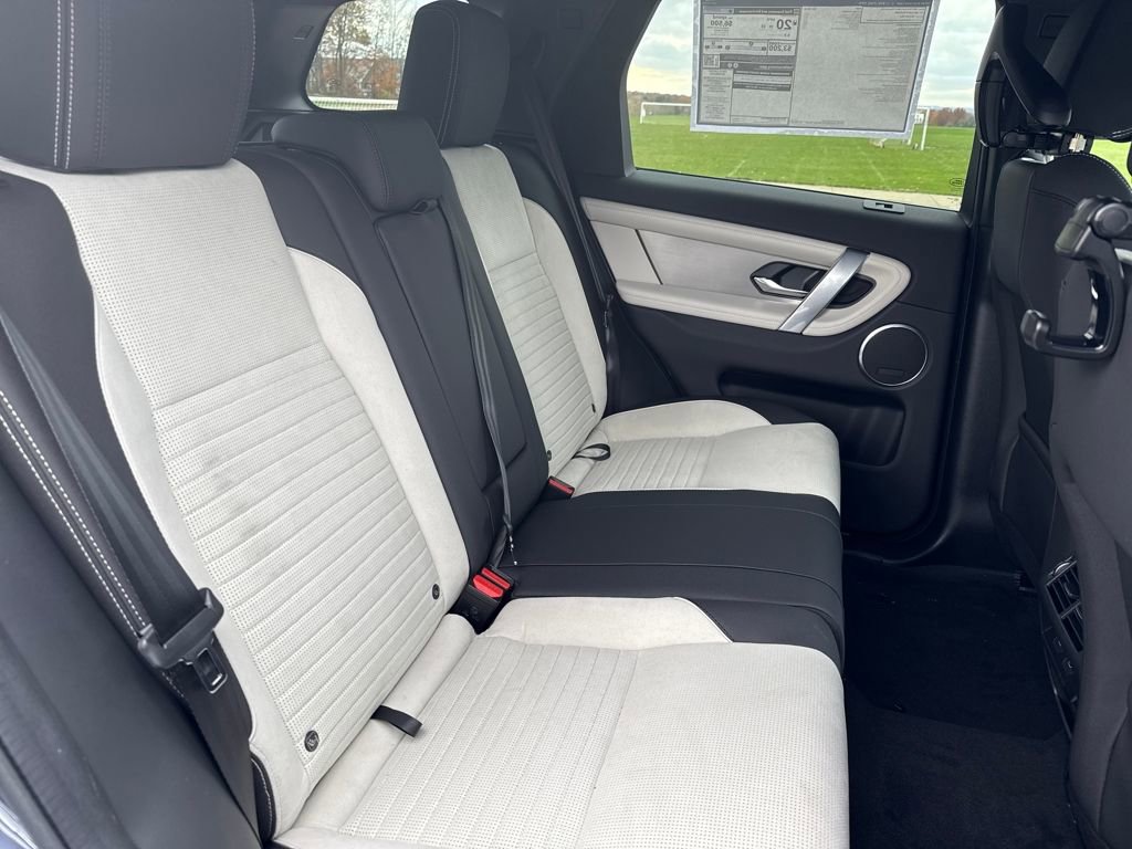 New 2025 Land Rover Discovery Sport Dynamic SE AWD/4WD image 17