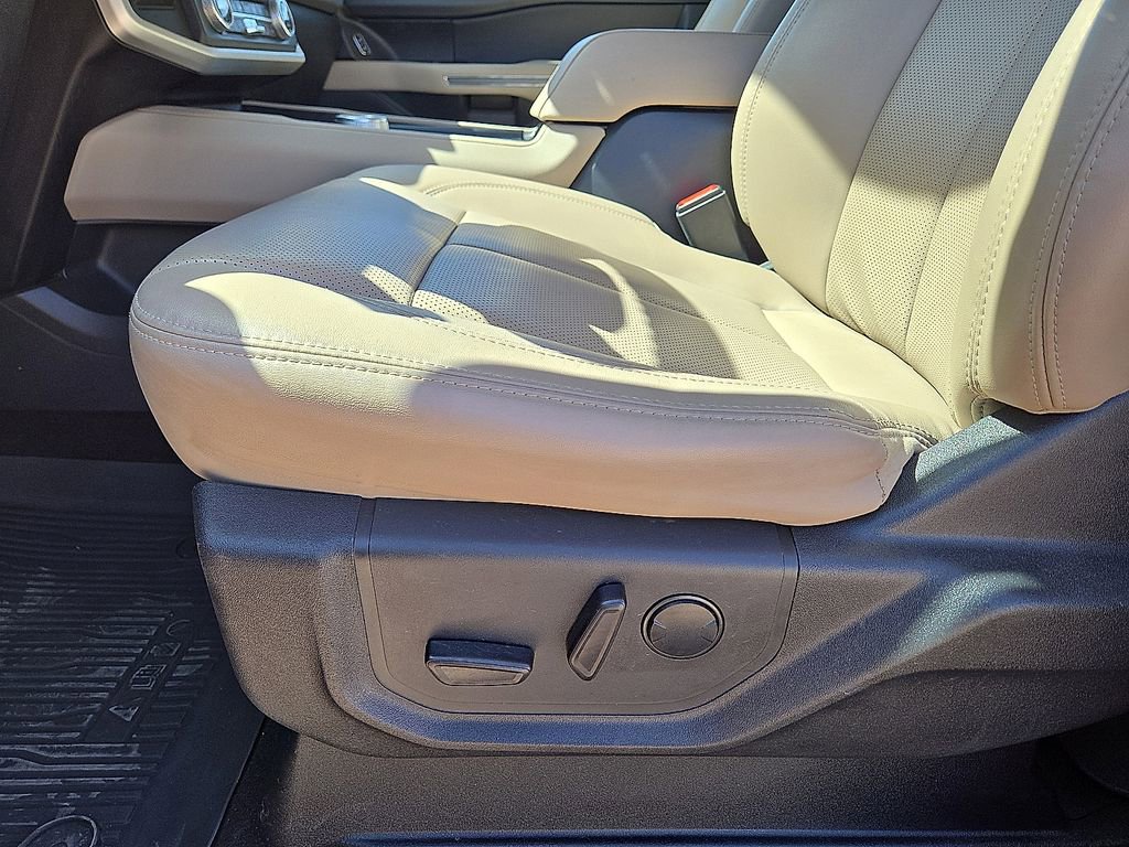 Used 2022 Ford Expedition XLT image 26