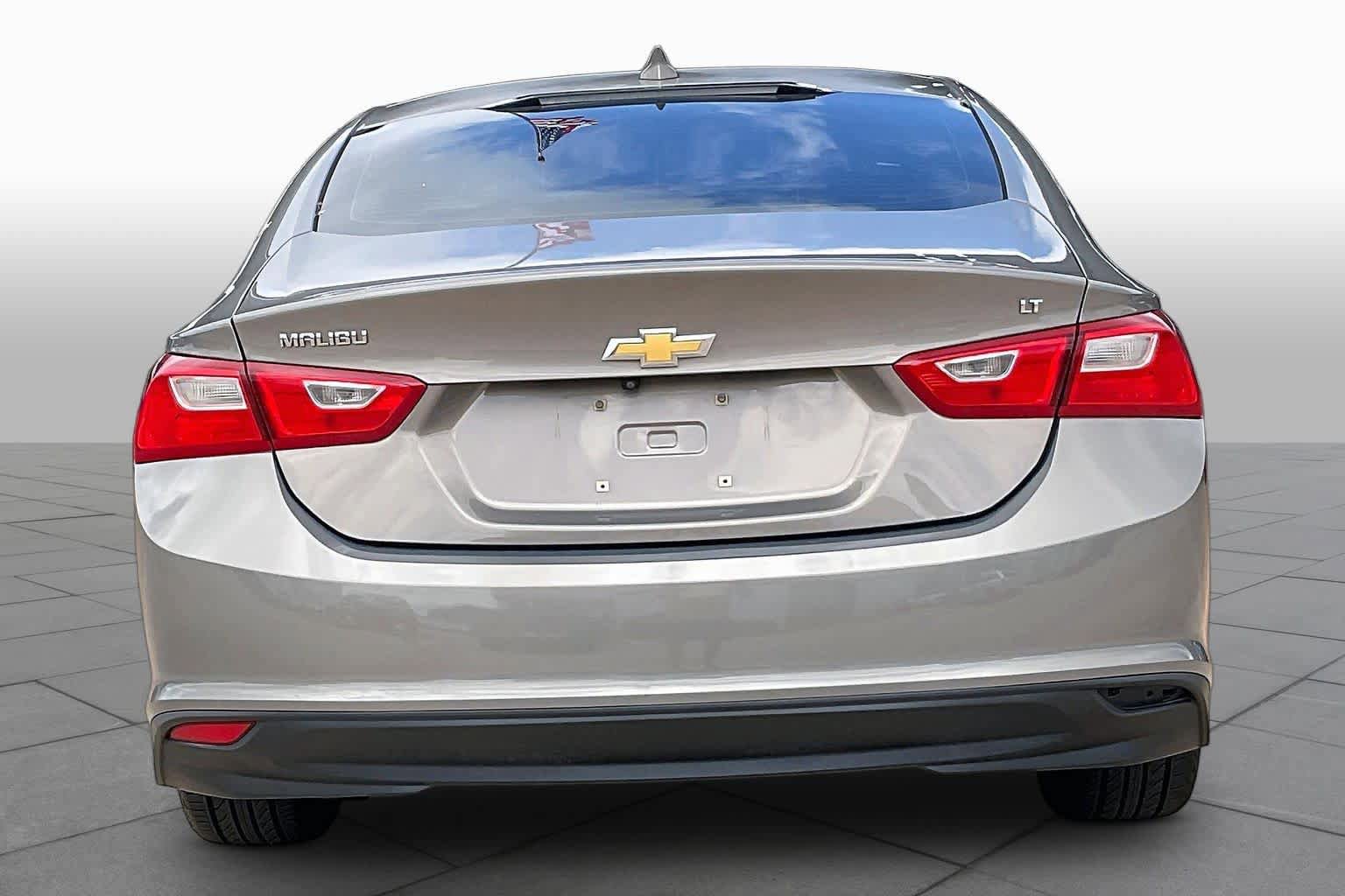 Used 2017 Chevrolet Malibu LT FWD image 6