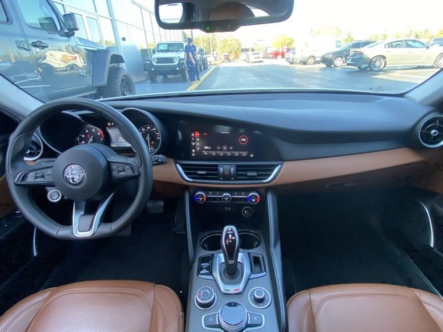 Used 2020 Alfa Romeo Giulia Ti image 15