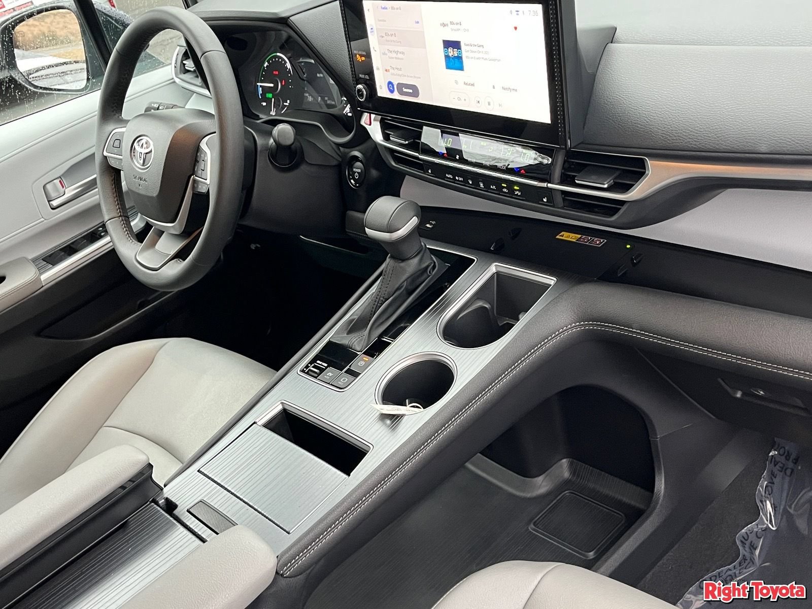 Certified 2026 Toyota Sienna XLE FWD image 13