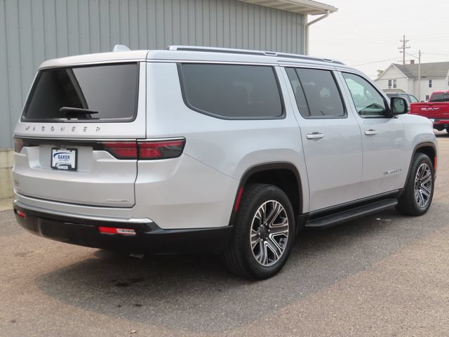 Used 2023 Jeep Wagoneer L Series II AWD/4WD image 3